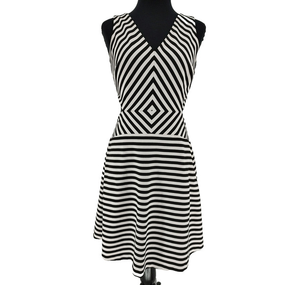 Michael Kors Woman Black White Stripe Fit&Flare Dress Size 6 Bodice Line Cut Out - Picture 1 of 13